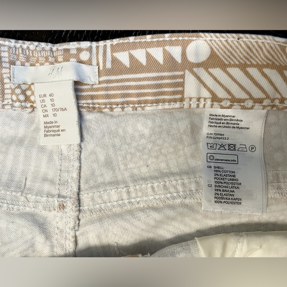 H&M Abstract Light Brown Beige and White Women Shorts- Size: 10 - Picture 4 of 4